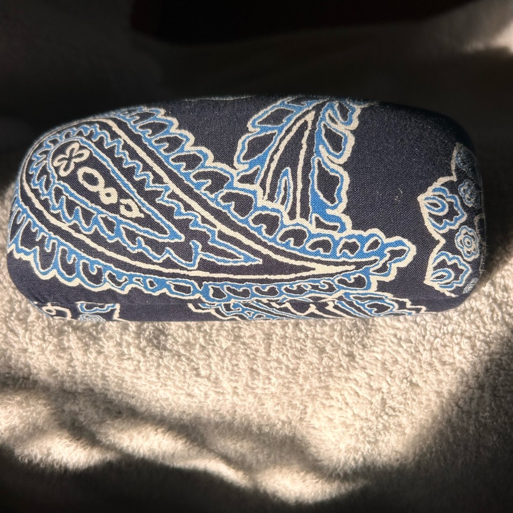 Vera Bradley Retired “Blue Bandanna” Eye Glass/Sunglass Hard Clamshell Case